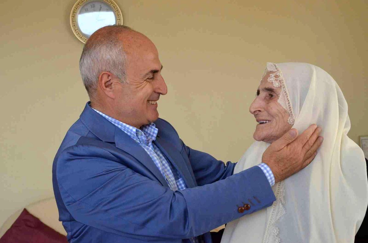 Başkan Akgün\'ün anne acısı