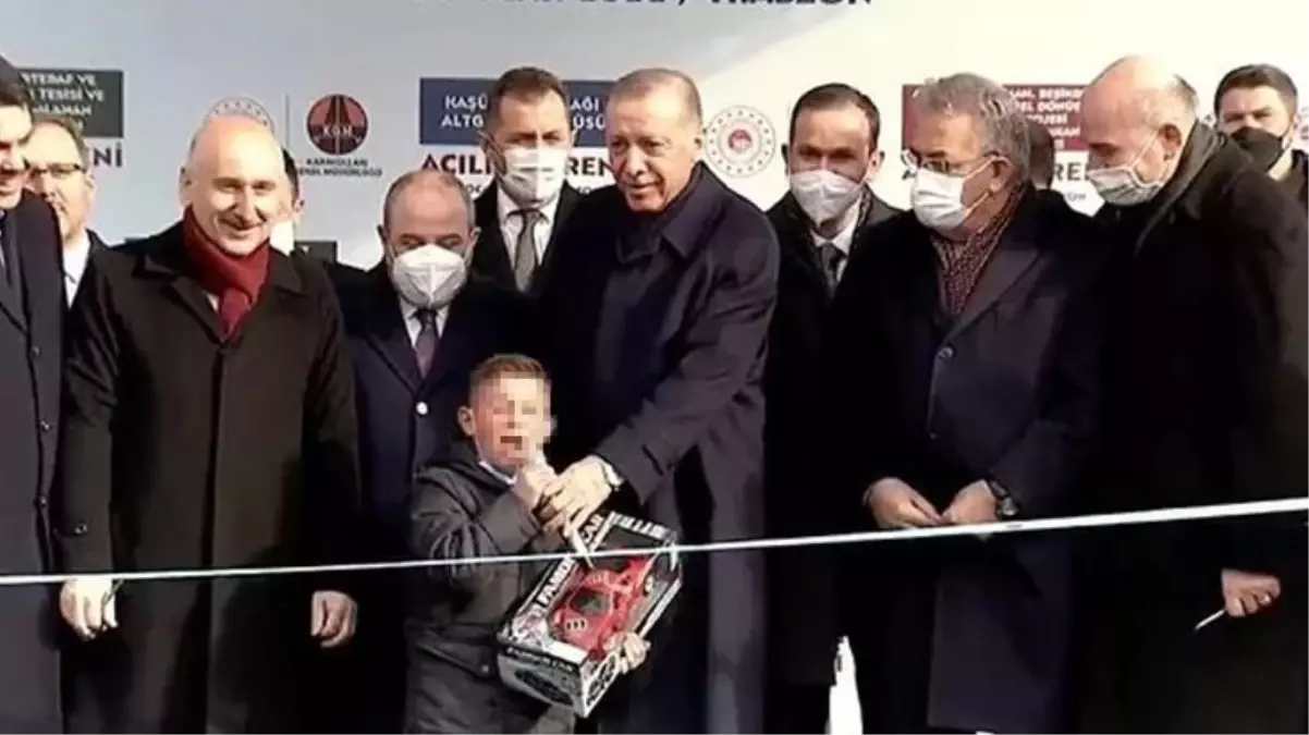Cumhurbaşkanı Erdoğan\'ın yanında Kılıçdaroğlu\'na "Hain" diyen çocukla ilgili AK Parti\'den ilk açıklama geldi