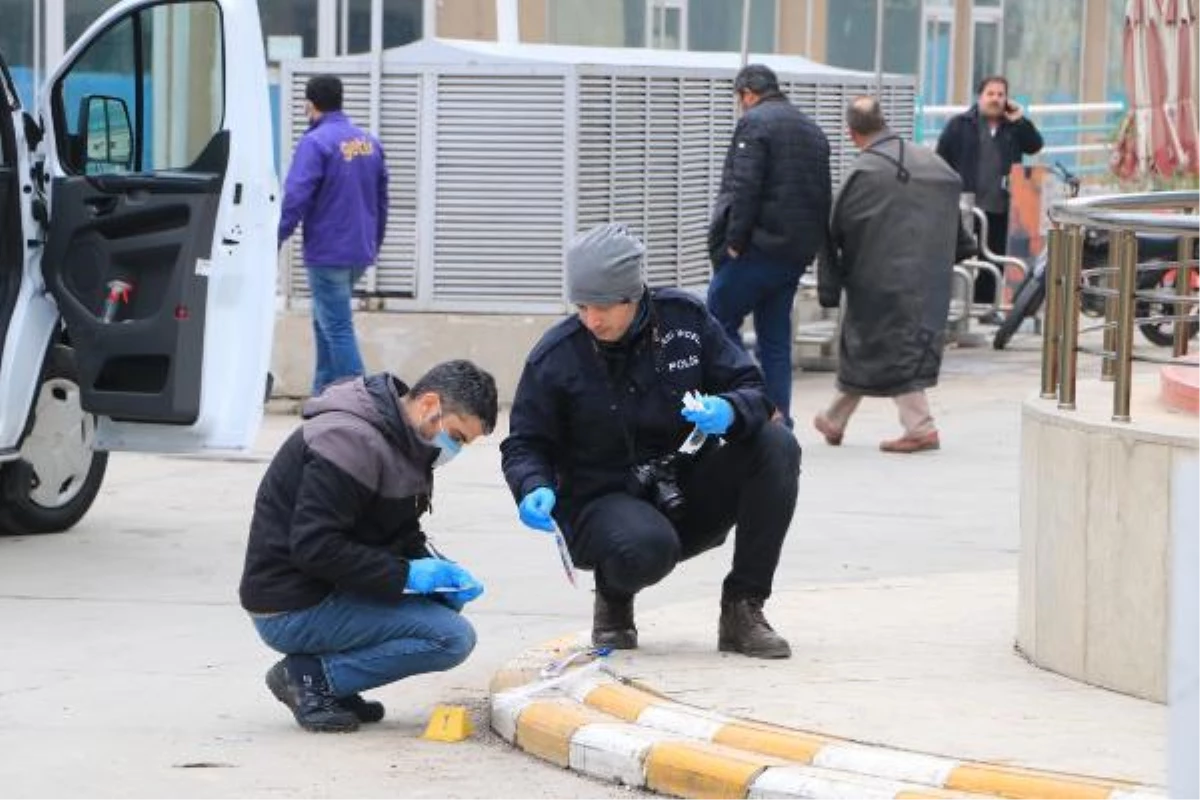 HASTANEDE TÜFEK, TAŞ VE SOPALI KAVGA 3 YARALI