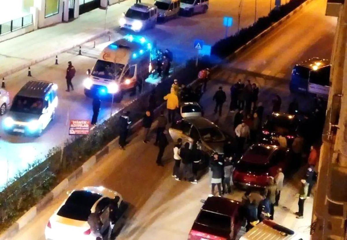 Hatay'da 5 aracın karıştığı zincirleme kaza kamerada