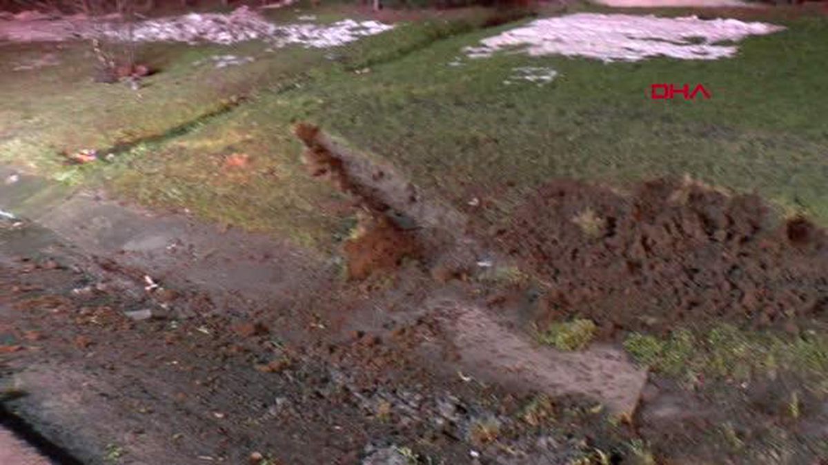 Son dakika haberleri: İSTANBUL-ESENLER\'DE AYNI NOKTADA MEYDANA GELEN İKİ KAZADA 7 ARAÇ BİRBİRİNE GİRDİ: 4 YARALI