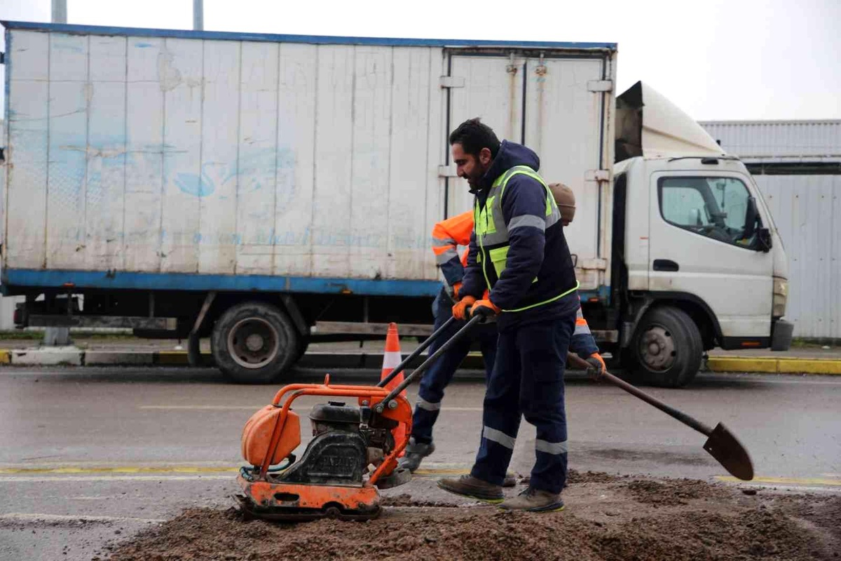 Karın bozduğu yollara hızlı müdahale