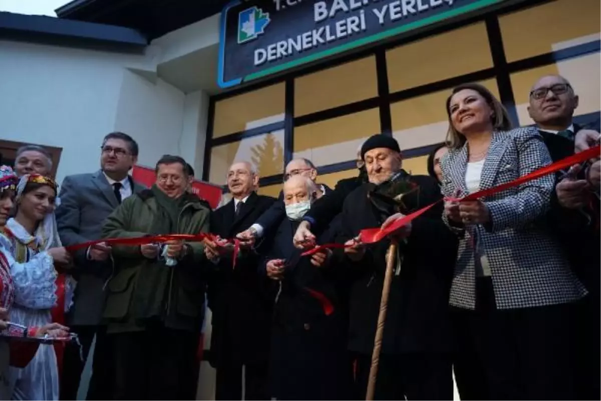 Şehit yakınına küfrederek büyük tepki çeken İYİ Partili Türkkan, uzun aradan sonra Kılıçdaroğlu\'yla yan yana göründü