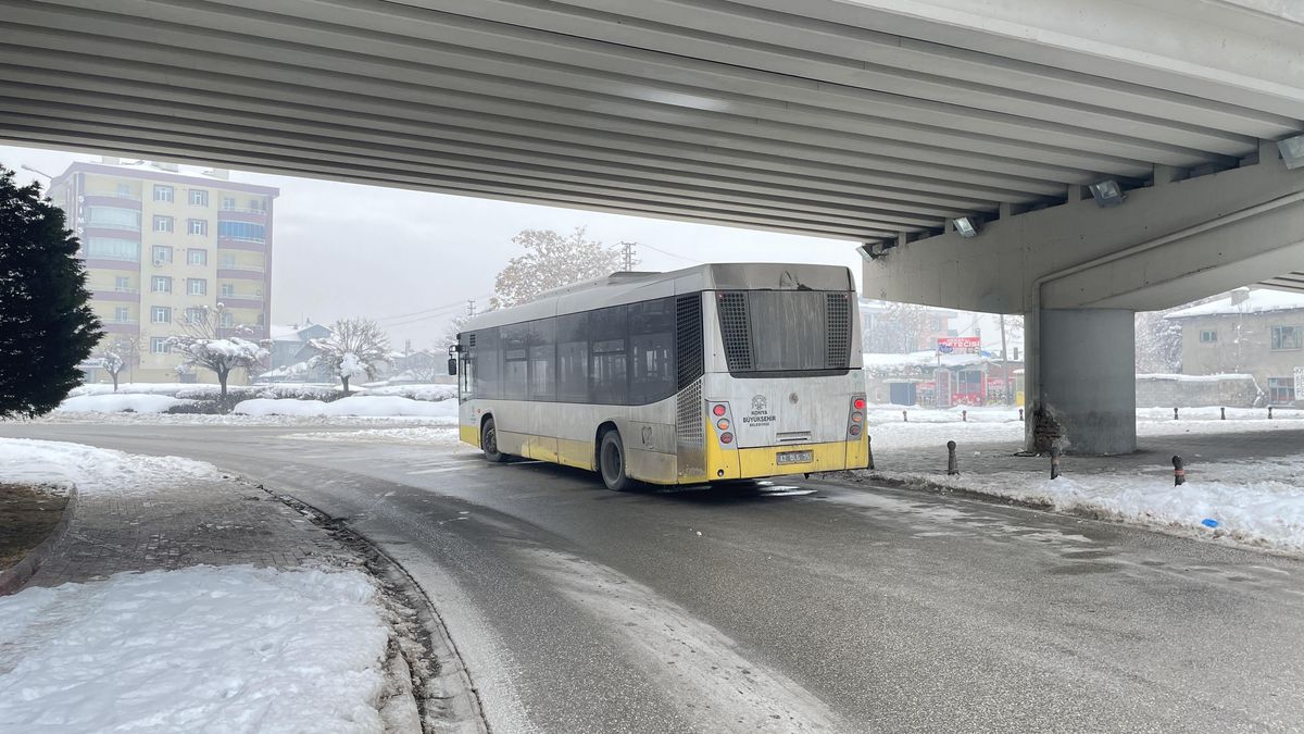 Belediye otobüsüyle hastaneye yetiştirilmeye çalışılan kişi öldü