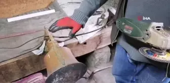 Mesleğinin son temsilcisi olarak bakır ibrik ustalığını 52 yıldır devam ettiriyor