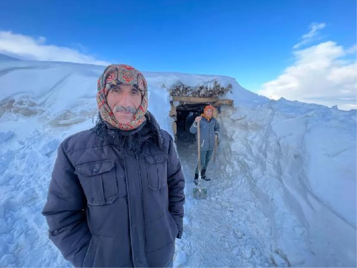 Kar yağışının esir aldığı Muş\'ta köylüler kar tünellerinden ulaşım sağlıyor
