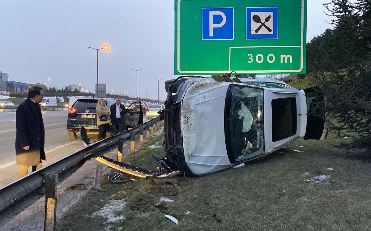 Sancaktepe'deki trafik kazasında 2 kişi yaralandı