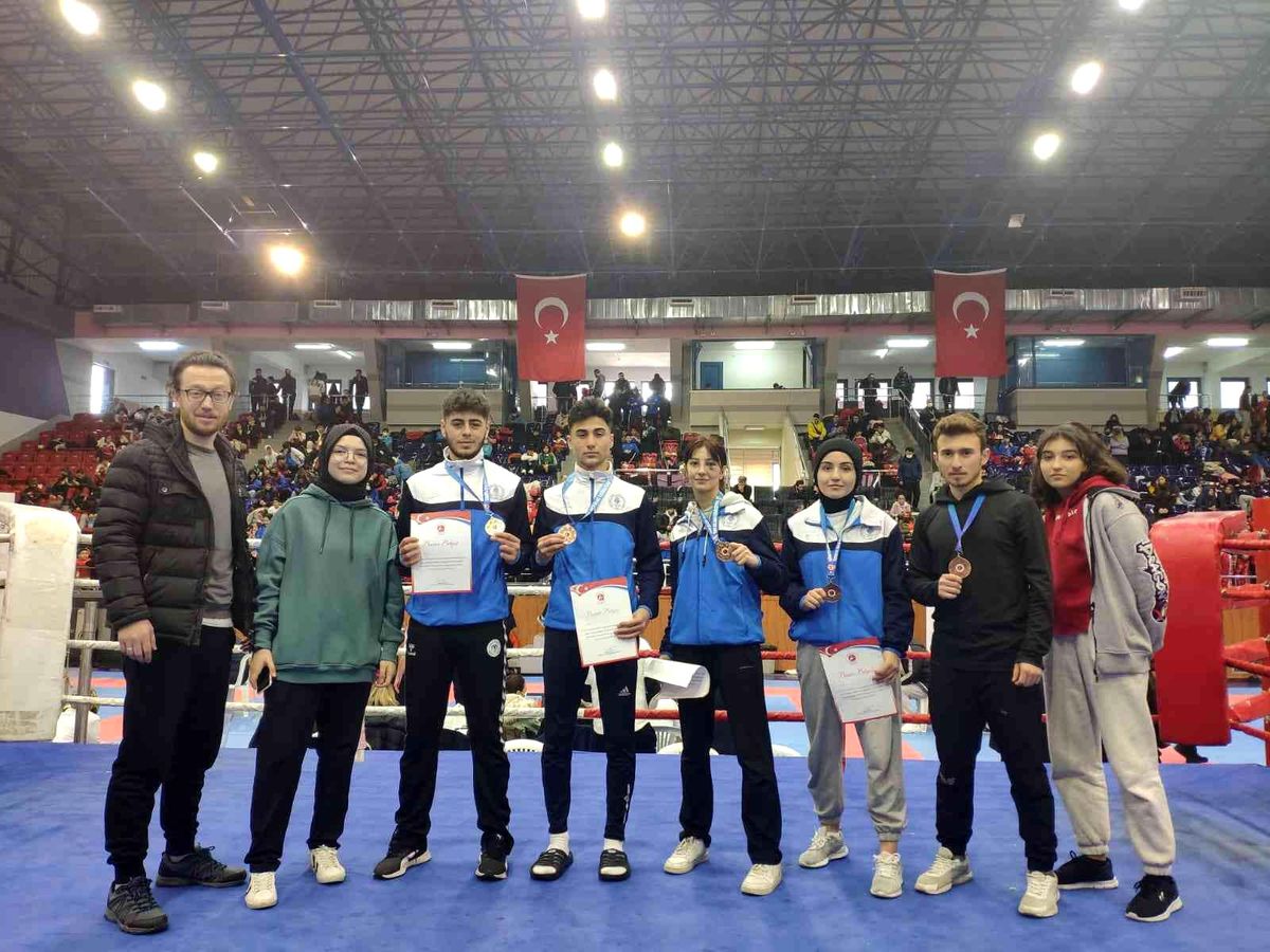 Selçuklu Belediyespor\'dan Kick Boks\'ta 5 madalya