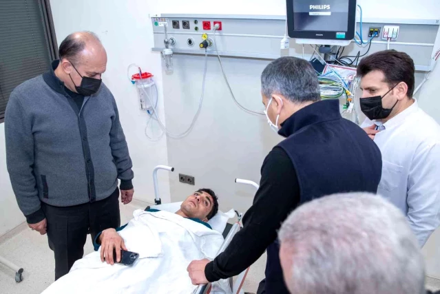 Son dakika haber: Vali Yerlikaya Çatalca'daki kazada yaralanan polisleri ziyaret etti