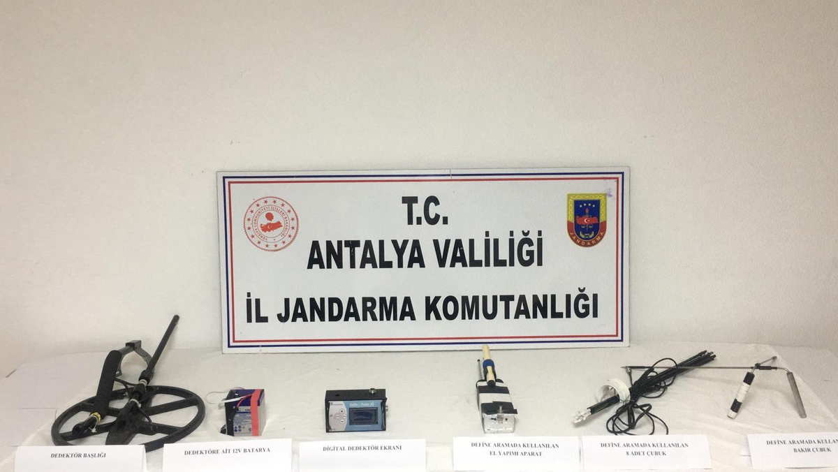 Antalya\'da kaçak kazı yapan 2 kişi suçüstü yakalandı