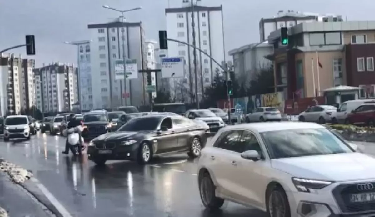 Başakşehir İlçe Emniyet Müdürlüğü\'nün önünde drift yapan sürücü yakalandı