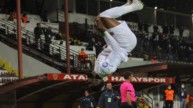 Boupendza bombası patlamak üzere! Süper Lig'e dönmek için gemileri yaktı