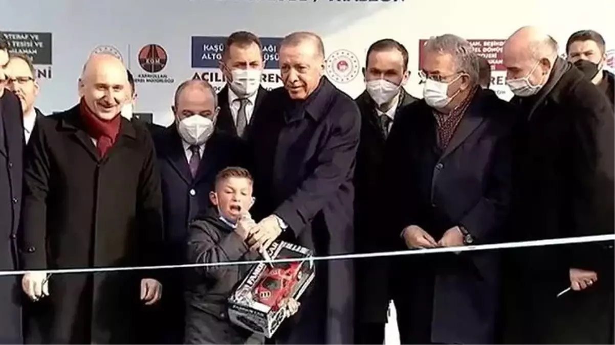 Erdoğan\'ın yanında Kemal Kılıçdaroğlu\'na "hain" diyen çocukla ilgili CHP\'den ilk yorum: Böylesi bir istismarı tarihimizde görmedik