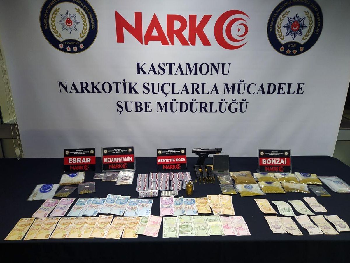 Çok sayıda uyuşturucu maddeyle yakalanan 2 şüpheli tutuklandı