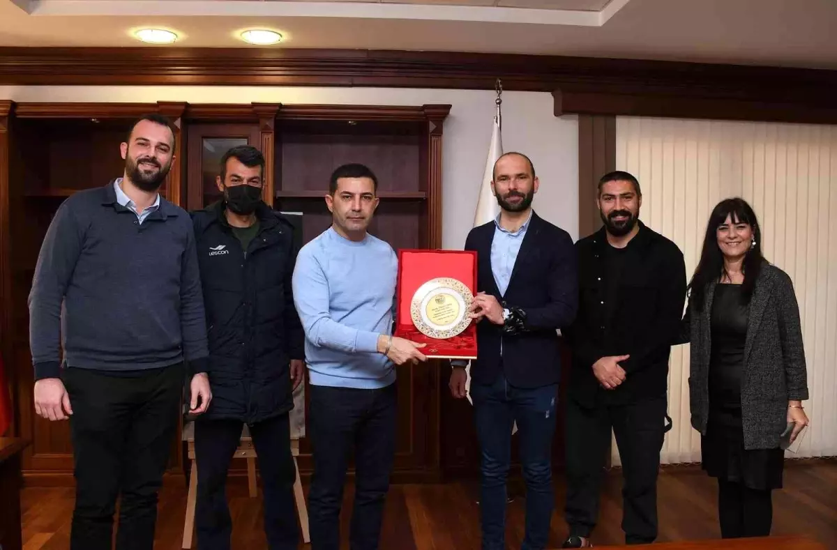 Davutlarspor\'dan Başkan Ömer Günel\'e teşekkür plaketi