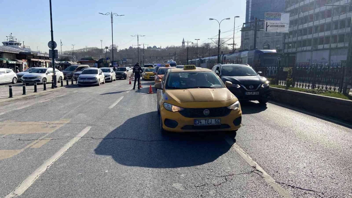 Eminönü\'nde kurallara uymayan taksicilere ceza yağdı