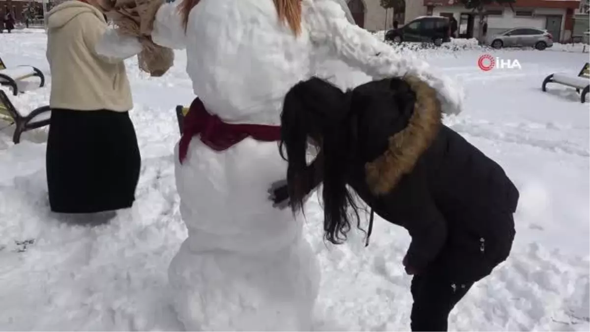 Esnaf kardan gelin yaptı, vatandaş fotoğraf için sıraya girdi