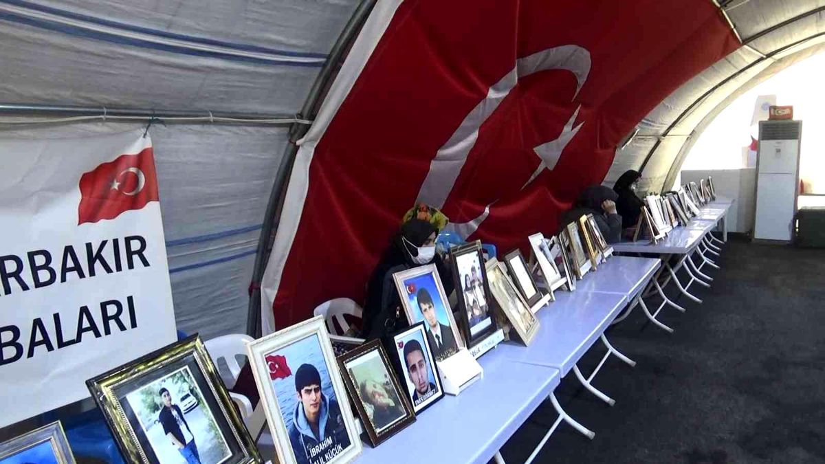 Evlat nöbetindeki aileler çocuklarını PKK\'dan almakta kararlı