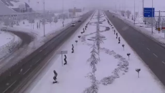 Kar yağışı ulaşımı olumsuz etkiliyor - Konya-Ankara kara yolu