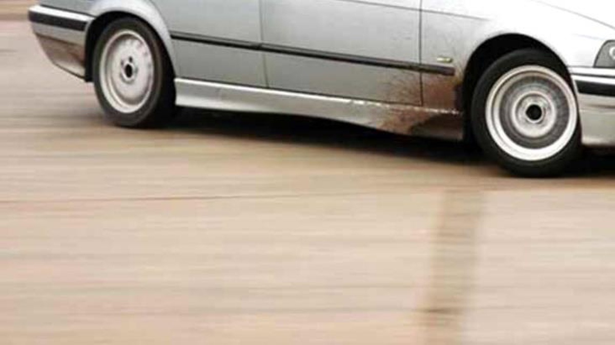 Kaza son anda engellendi! 15 araç ilçe Emniyet Müdürlüğü\'nün önünde yol kesip drift yaptı
