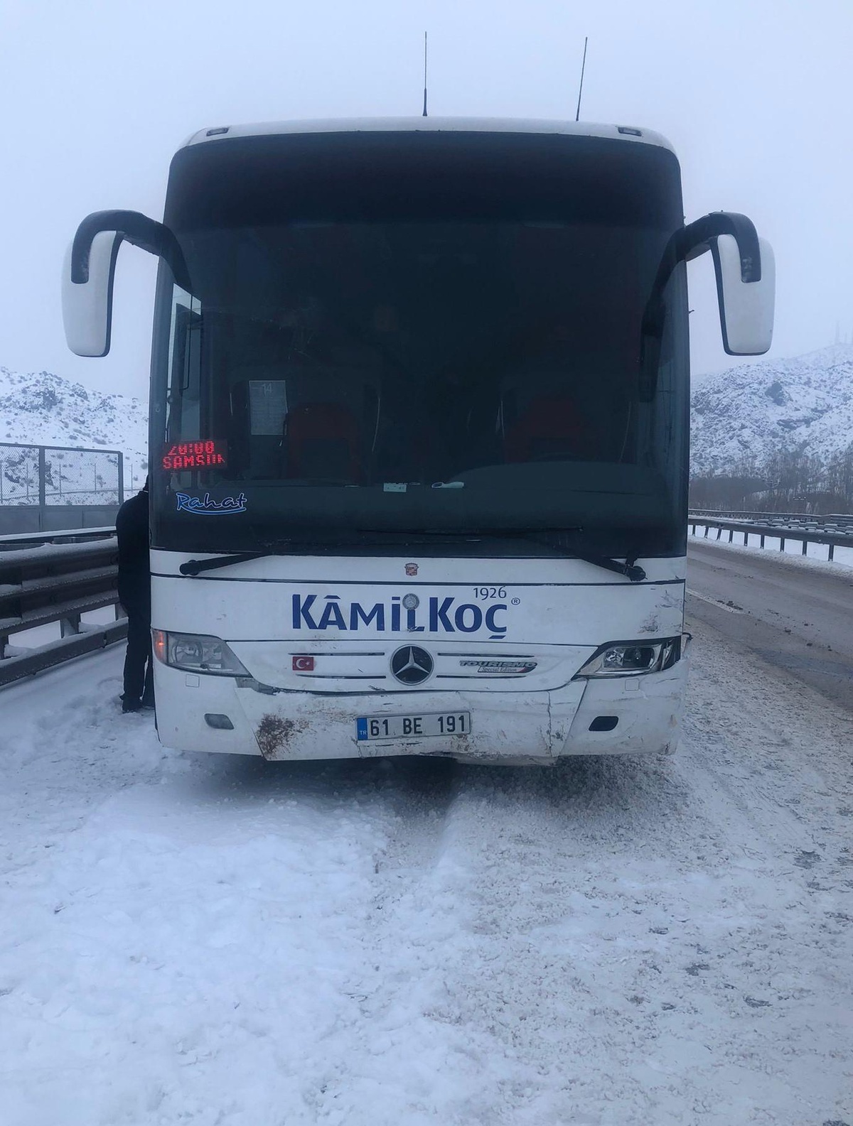Kırıkkale\'de yolcu otobüsü ile otomobilin çarpıştığı kazada 1 kişi öldü