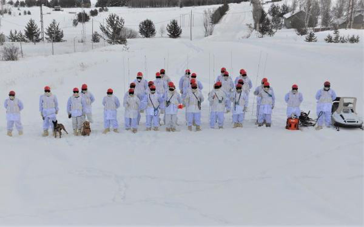 Komandoların çığda arama kurtarma eğitimi