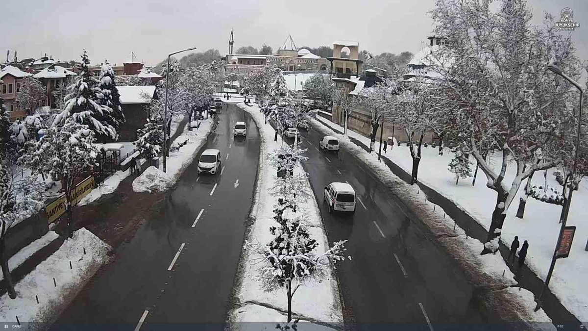 Son dakika! Konya\'nın kar güzelliği şehir kameralarından izleniyor