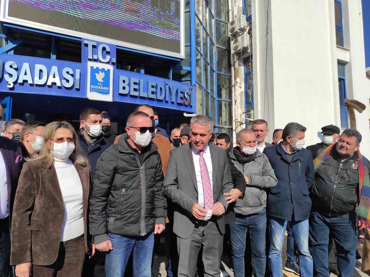 Son dakika haberi... Kuşadası Belediye Başkan Yardımcısına silahlı saldırı