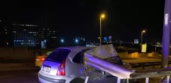Maltepe'de otomobil bariyere ok gibi saplandı: 1 yaralı