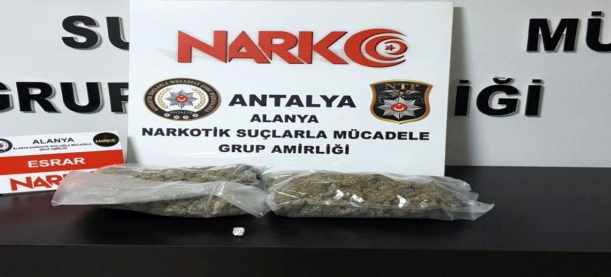 Otogarda şüpheli şahsın üzerinden 960 gram esrar çıktı