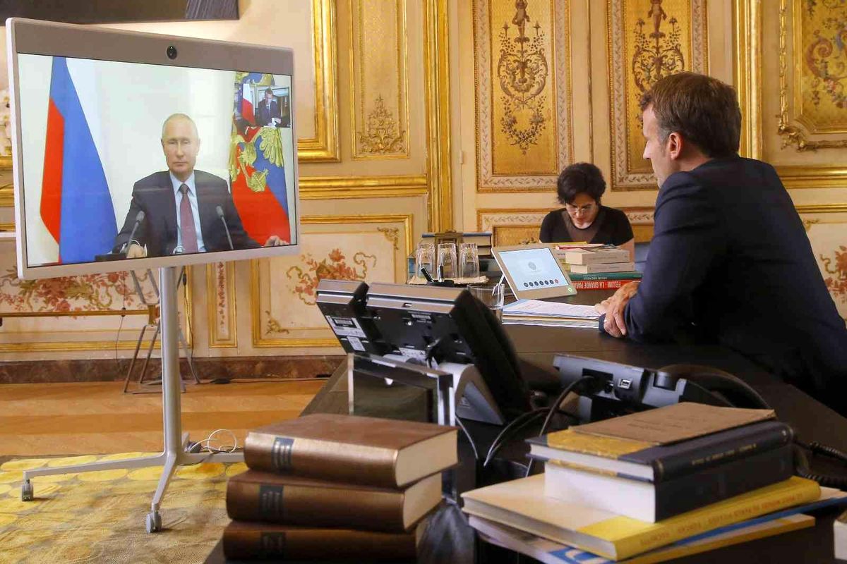 Putin ve Macron, Rusya\'nın ABD ve NATO\'ya teklif ettiği güvenlik garantilerini görüştü