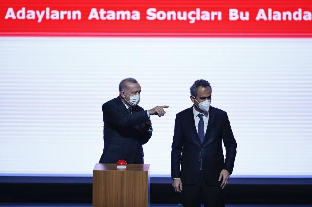 Son dakika! Cumhurbaşkanı Erdoğan butona bastı, 15 bin sözleşmeli öğretmenin ataması gerçekleşti