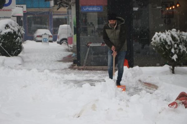 Tokat'ta yoğun kar yağışı; sürücüler zor anlar yaşadı