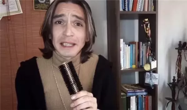 Trans Olan Ahmet Melih Yılmaz'ın Annesi Arif Hür'e Konuştu