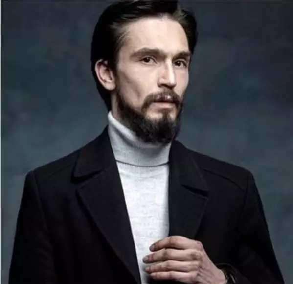 Trans Olan Ahmet Melih Yılmaz'ın Annesi Arif Hür'e Konuştu