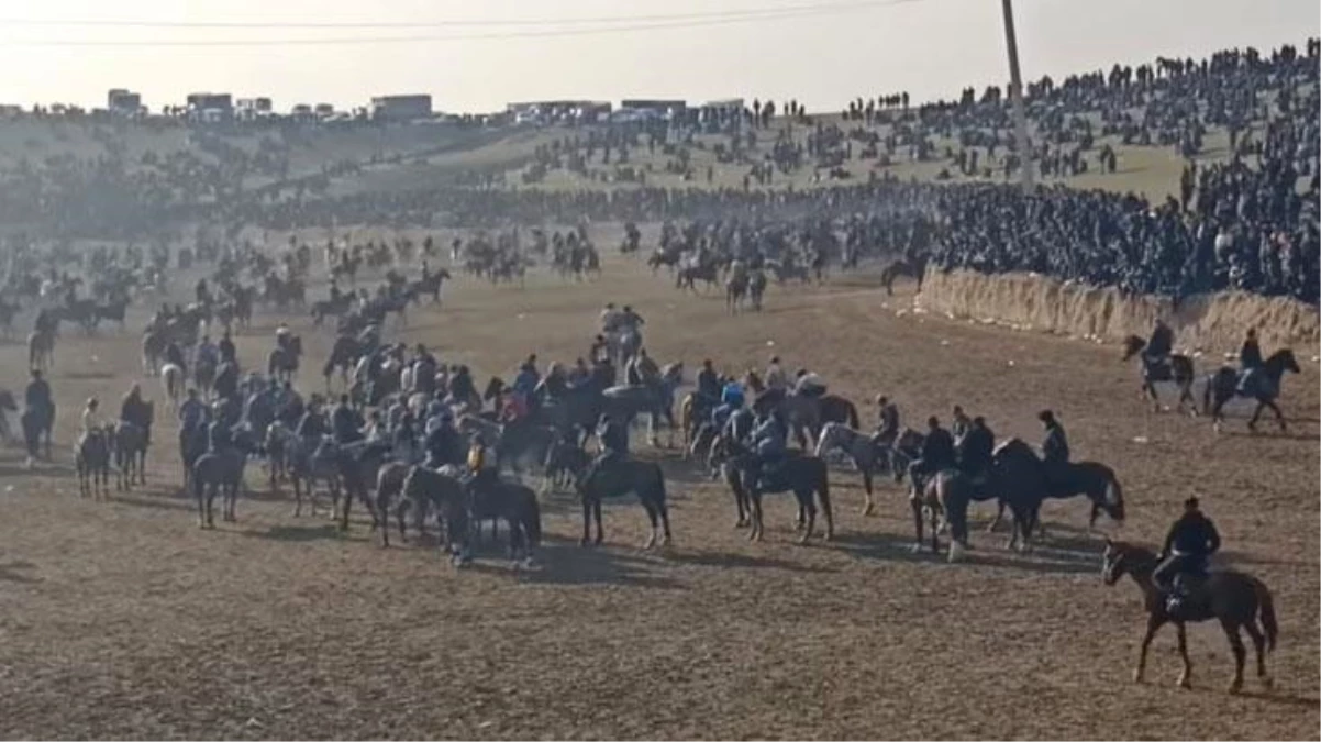 Türkiye\'ye girmek isteyen Afganların atlarıyla İran sınırında toplandığı iddiası