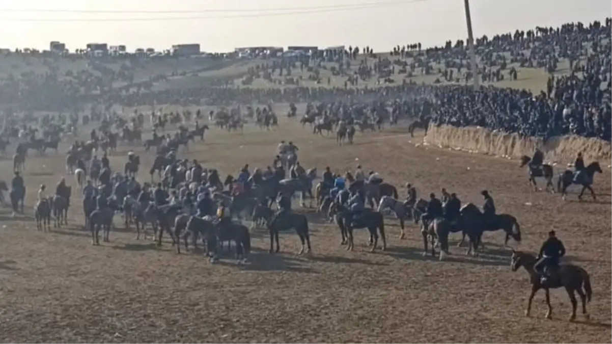 Türkiye\'ye girmek isteyen Afganların atlarıyla İran sınırında toplandığı iddiası