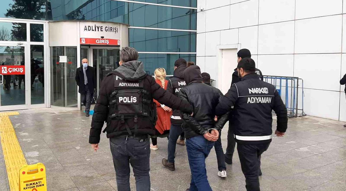 Uyuşturucu operasyonunda yakalanan 2 şahıs tutuklandı