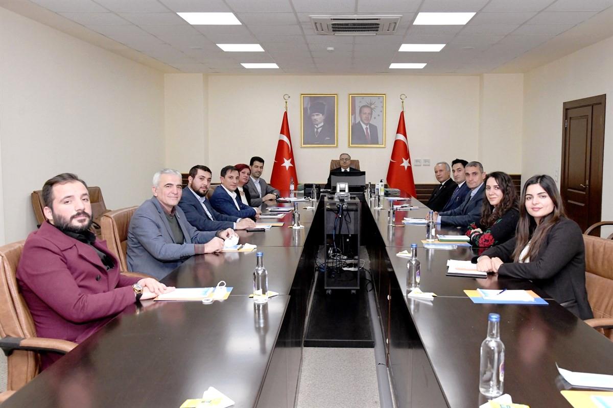 Vali Su, Mersin Yeşilay\'ın yeni yönetimi ile bir araya geldi