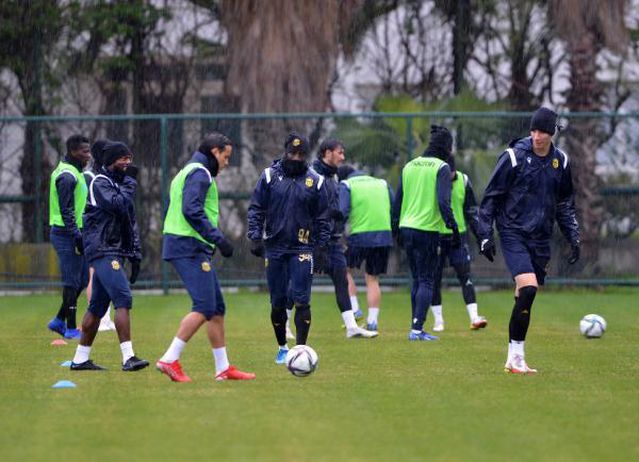Yeni Malatyaspor'da yağmur altında neşeli antrenman