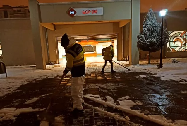 Yoğun kar yağışına rağmen Ankara'da haftanın ilk günü yollar trafiğe hazır