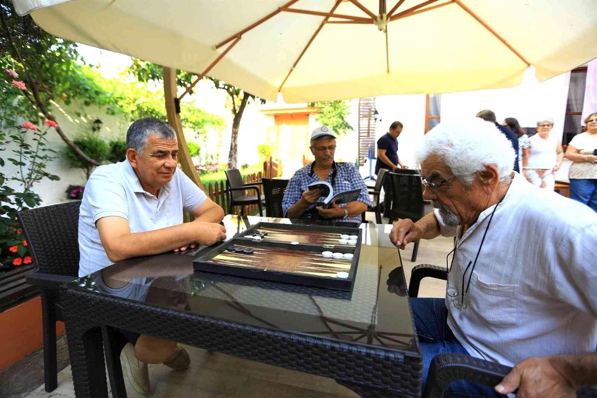Muğla 100 Yaş Evi\'nde yeni dostluklar kuruluyor