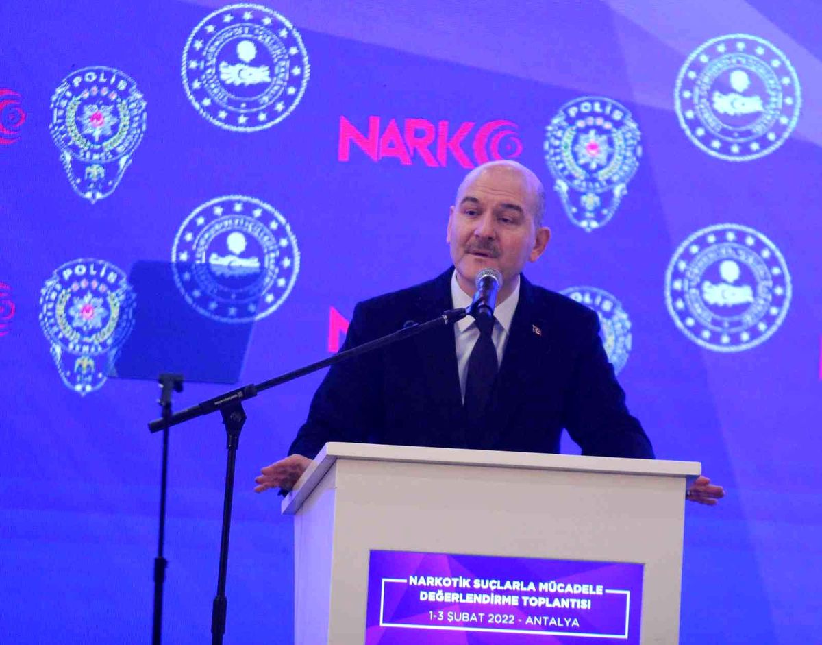 Son dakika haberleri | İçişleri Bakanı Soylu: "2021 yılında Cumhuriyet tarihi rekorlarını kırarak 22 ton 234 kilogram eroin, 2 ton 841 kilogram kokain ele geçirdik."