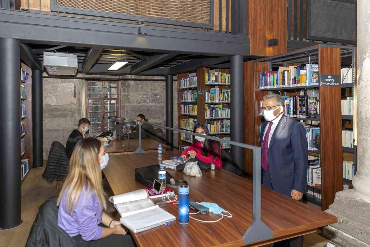 Büyükşehir Kütüphaneleri yarıyıl tatilinde doldu taştı