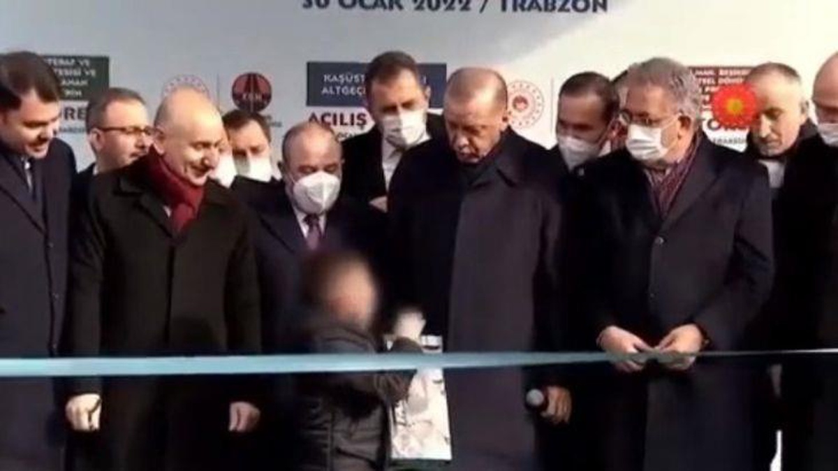Cumhurbaşkanı Erdoğan\'ın kürsüye çıkardığı çocuğun dayısı: Bir kişiye hakaret etmeyi doğru bulmuyorum