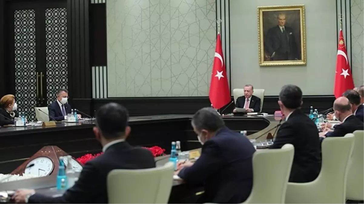 Erdoğan\'ın revizyon sinyalinin ardından kulisler hareketlendi! Kabine\'de değişiklik dedikoduları konuşuluyor