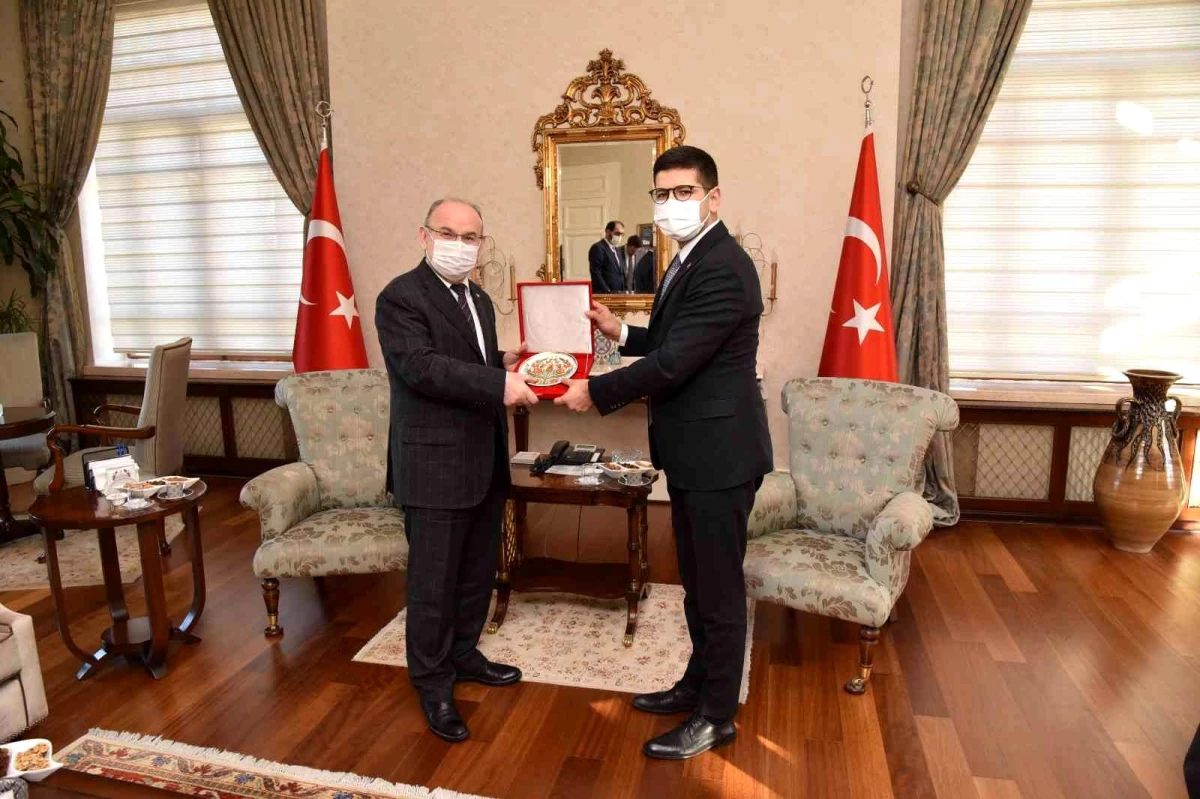 Cumhurbaşkanlığı Yatırım Ofisi Başkanı Dağlıoğlu Vali Karadeniz\'i ziyaret etti
