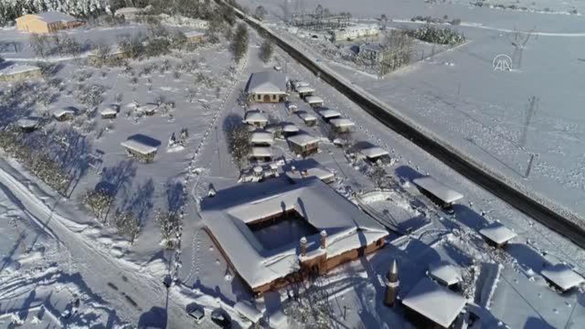 (DRONE) Ambarköy Açık Hava Müzesi kar yağışıyla beyaza büründü