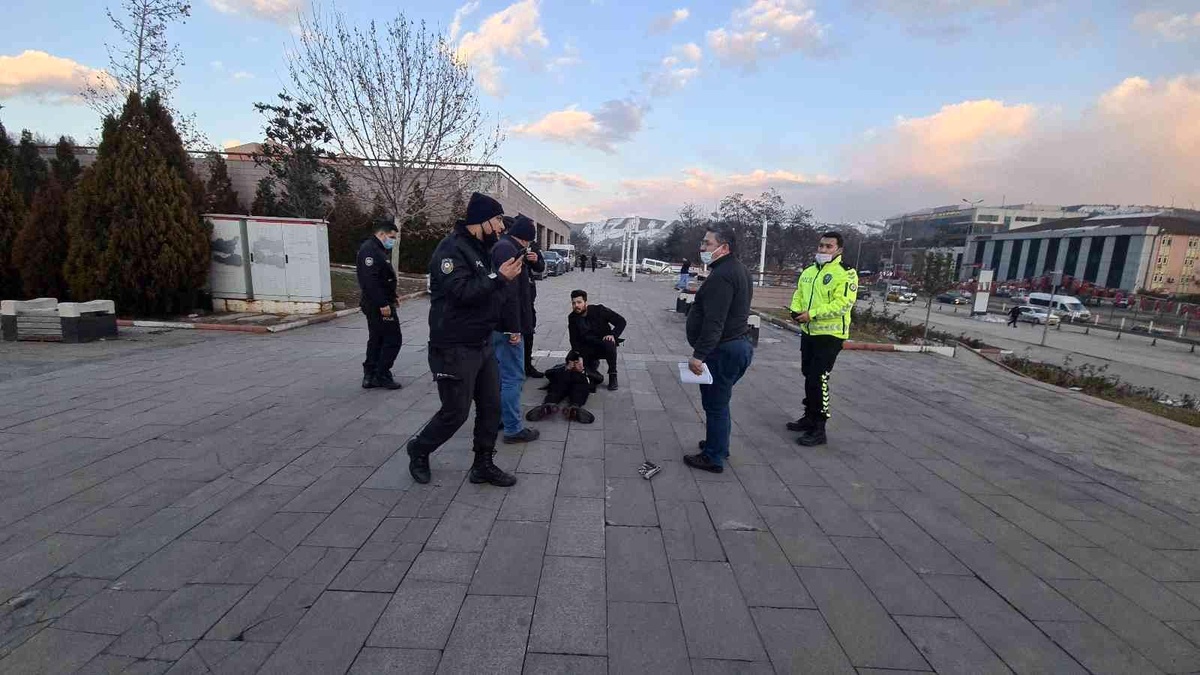 Ekipleri peşine taktı, kovalamaca sonucu belinde silahla yakalandı