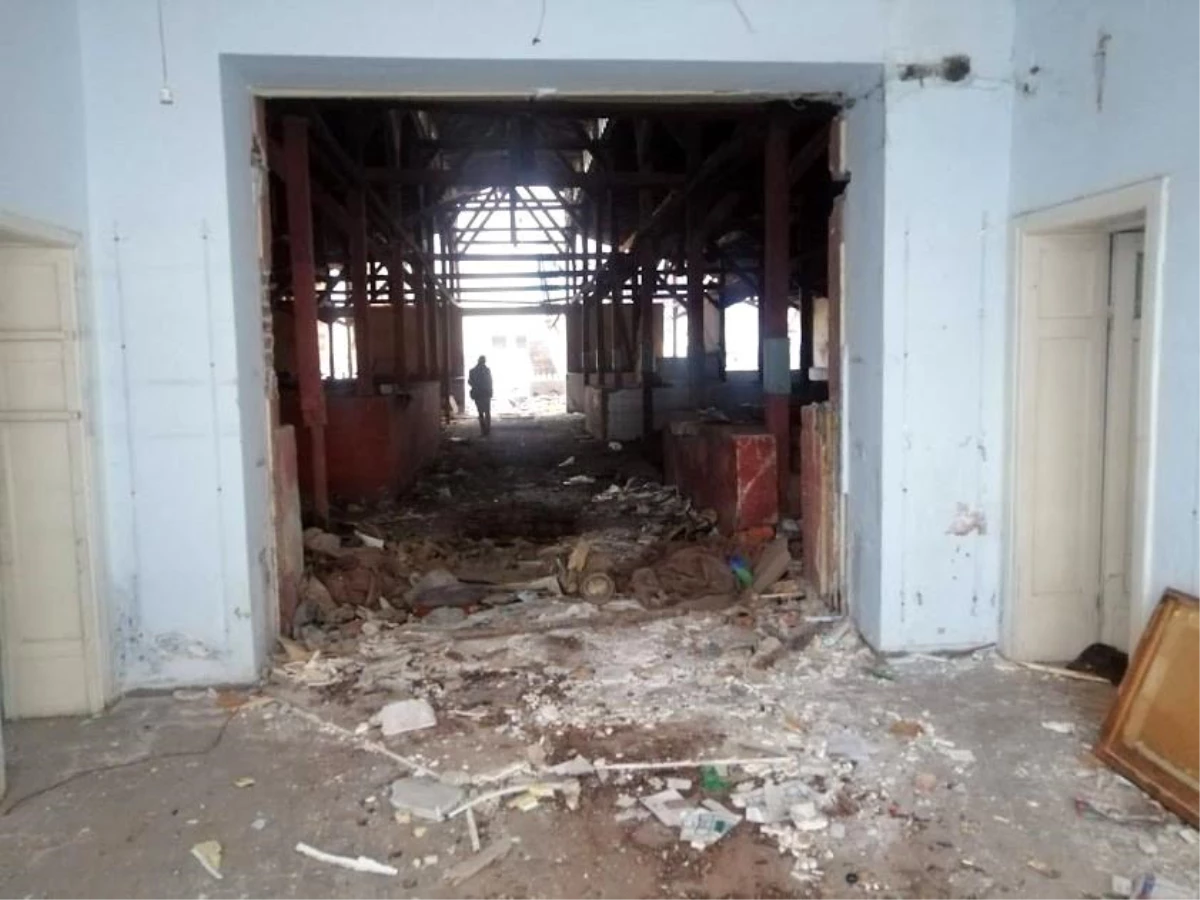 Erdek\'te Marmarabirlik eski binası yıkılıyor